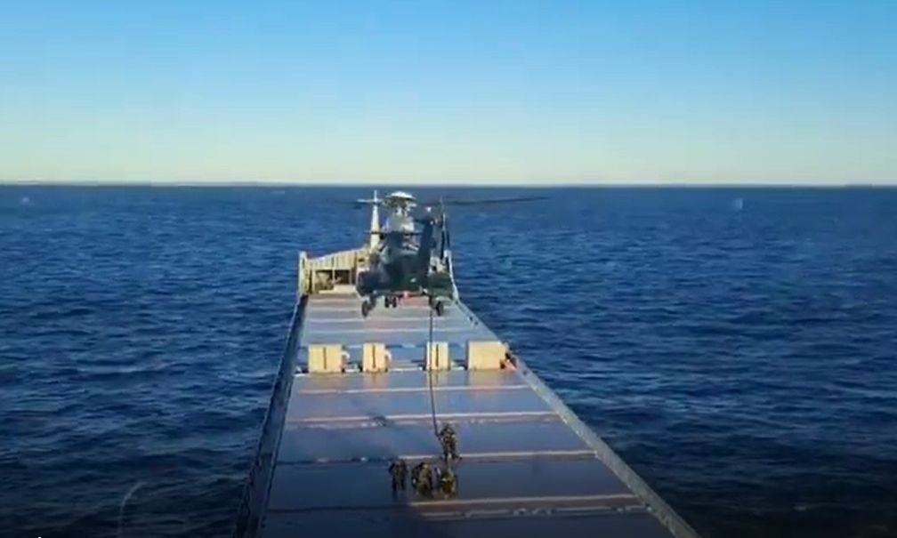 Φινλανδία: Βίντεο από το ρεσάλτο των ειδικών δυνάμεων σε πλοίο ύποπτο για δολιοφθορά