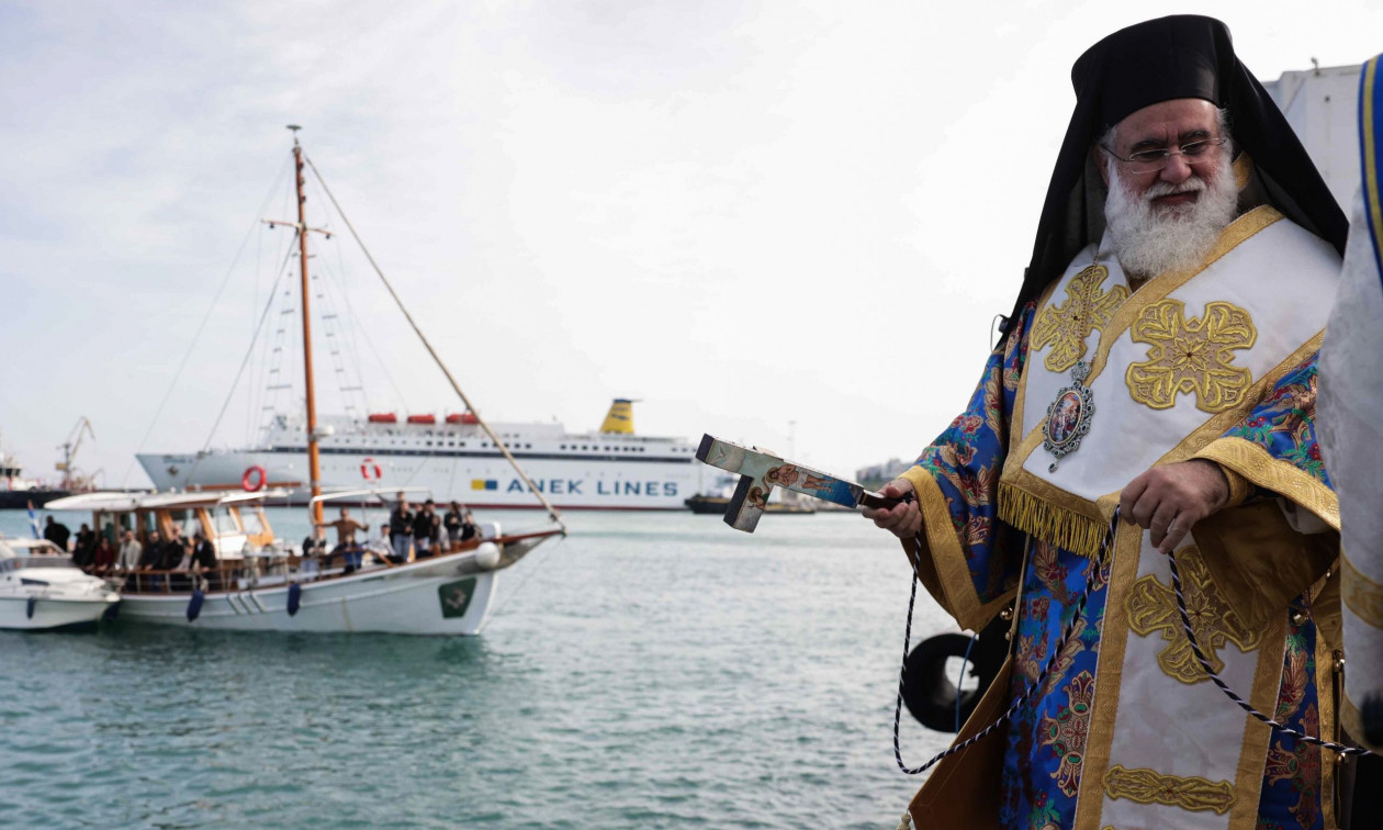 Θεοφάνια στο Ηράκλειο: Έσπασαν τον σταυρό οι δεκάδες πιστοί