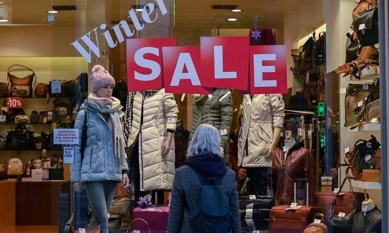 Χειμερινές εκπτώσεις 2026: Πότε ξεκινούν και ποιες Κυριακές θα είναι ανοιχτά τα καταστήματα