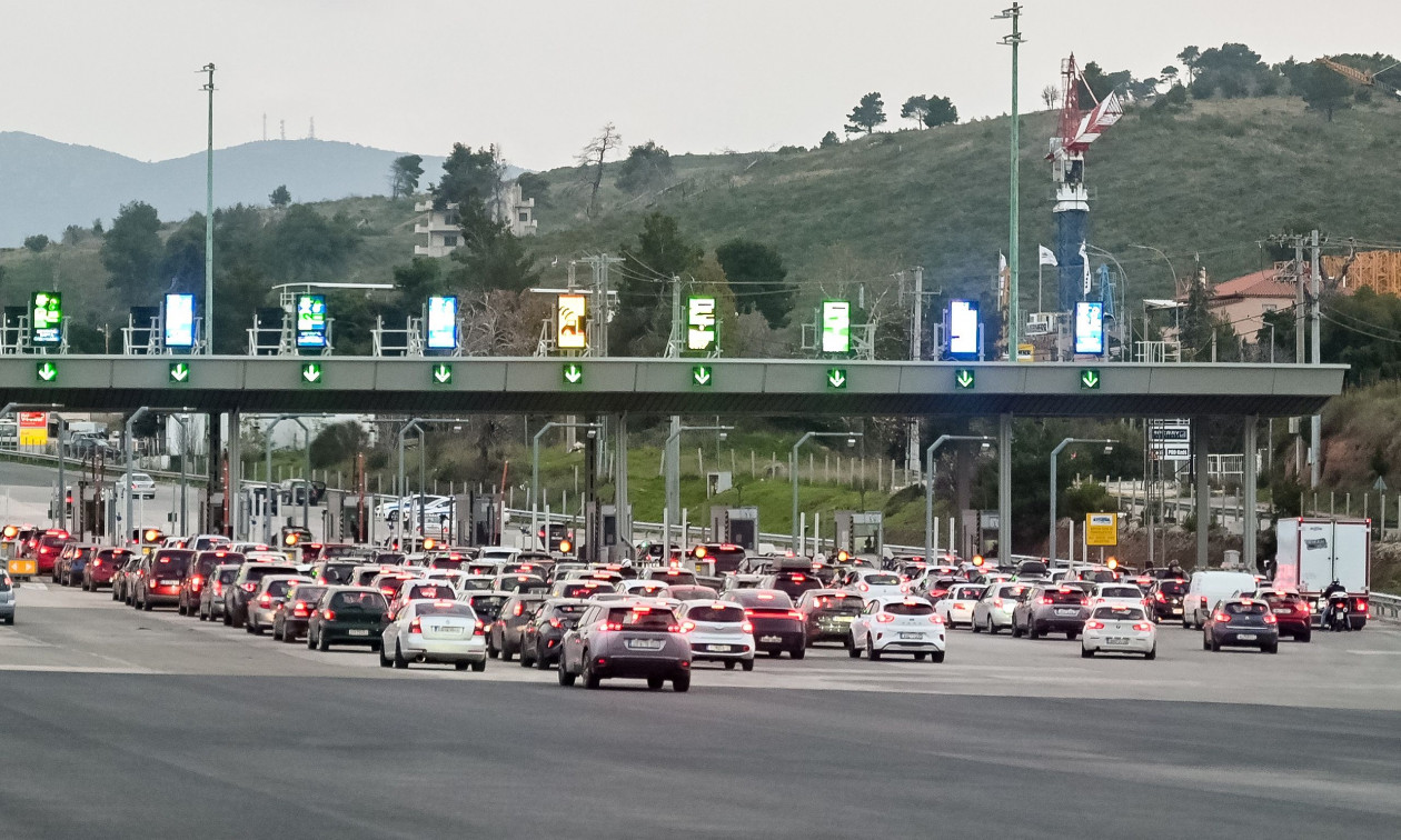 Κίνηση στους δρόμους: Ουρές χιλιομέτρων σε Αφίδνες και Ελευσίνα – Στο «κόκκινο» ο Κηφισός