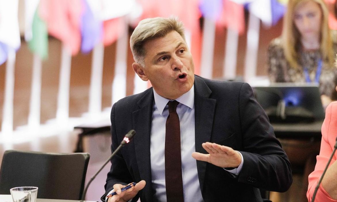 Φαραντούρης: «Συνεχίζω απερίσπαστος το έργο μου στην Ευρωβουλή»