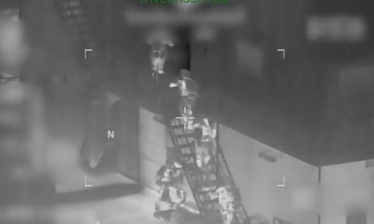 ΗΠΑ: Η στιγμή που αμερικανοί στρατιώτες καταλαμβάνουν δεξαμενόπλοιο στην Καραϊβική – Βίντεο