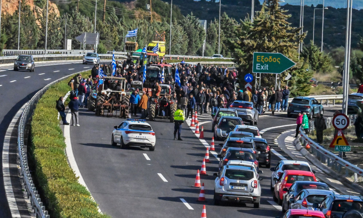 Νέα πόλωση για τα μπλόκα: Στο πλευρό των αγροτών η αντιπολίτευση μετά τις κυβερνητικές εξαγγελίες