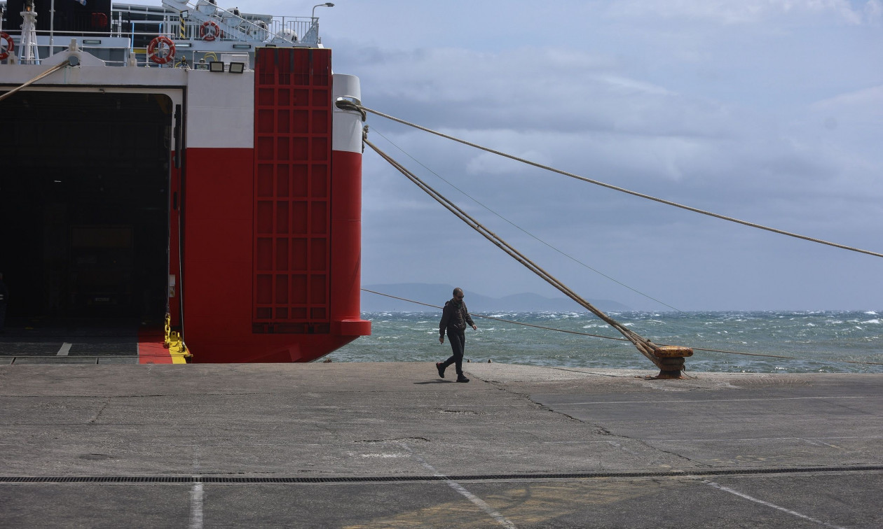 Προβλήματα σε αεροπλάνα και πλοία – Πτήση για Σάμο επέστρεψε Αθήνα, πού έχει απαγορευτικό απόπλου