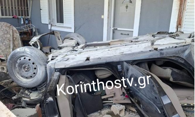 Κορινθία: Νεκροί οι τραυματίες του τροχαίου στα Εξαμίλια – Το αυτοκίνητο τους «καρφώθηκε» σε σπίτι