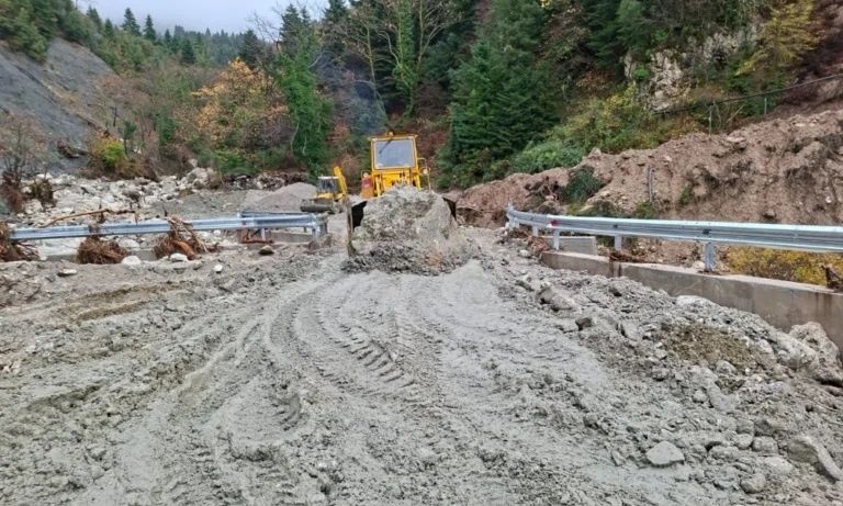 Κακοκαιρία στην Ήπειρο: Καταπτώσεις και καθιζήσεις σε πολλά χωριά –  Οριακά Λούρος και Καλαμάς