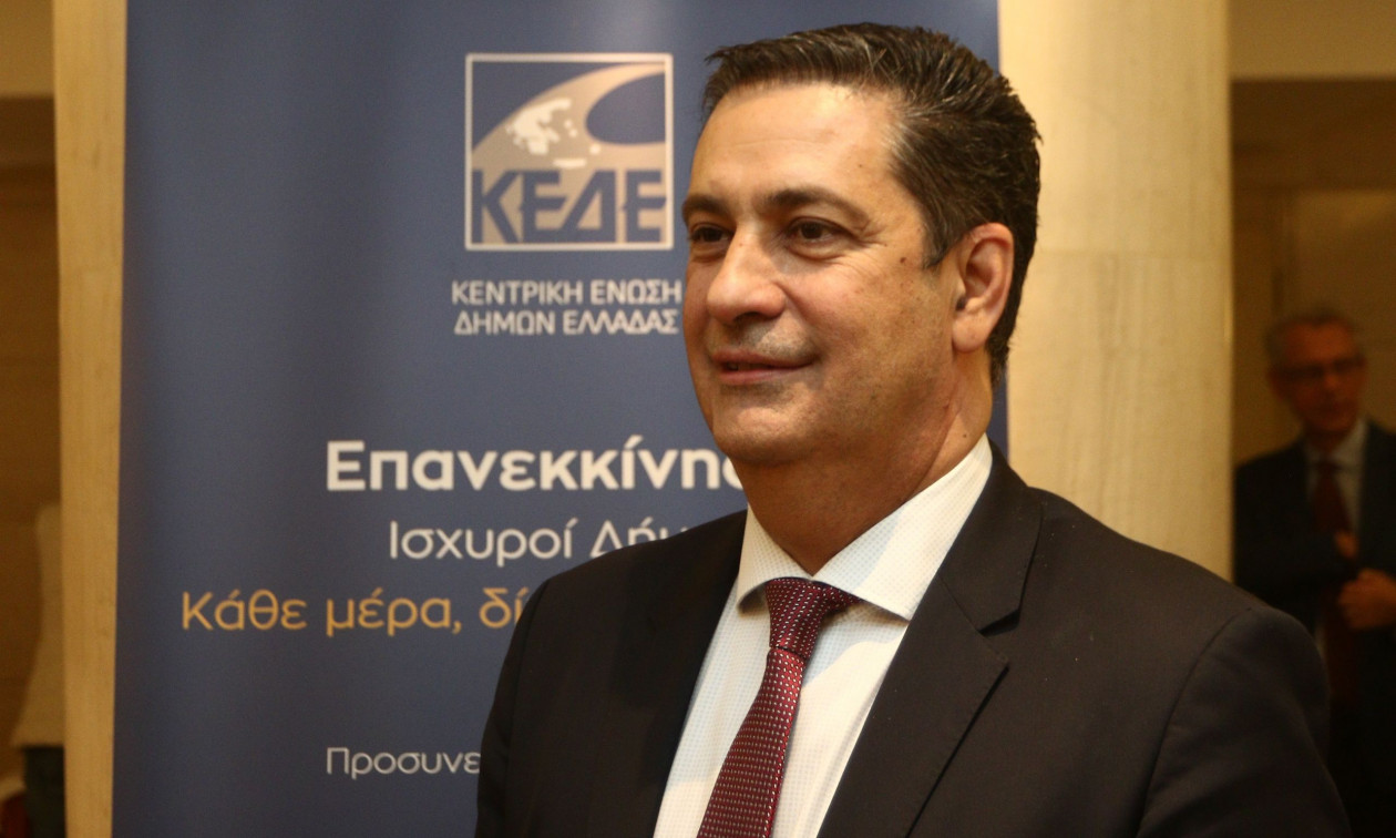 Αγρίνιο: «Πες πού θες να σε θάψουν» είπε στον δήμαρχο ο άνδρας που εισέβαλε στο δημαρχείο