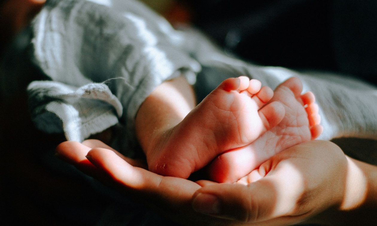 Ηράκλειο: Η επιτυχημένη κρίσιμη επέμβαση σε βρέφος στο ΠΑΓΝΗ που σκόρπισε χαμόγελα