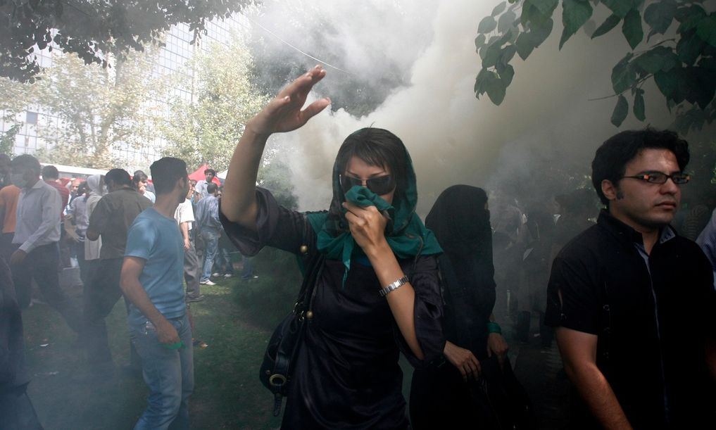 Explainer: Γιατί βυθίζεται στο χάος το Ιράν – Ο ρόλος των ΗΠΑ και το μέλλον του καθεστώτος Χαμενεΐ