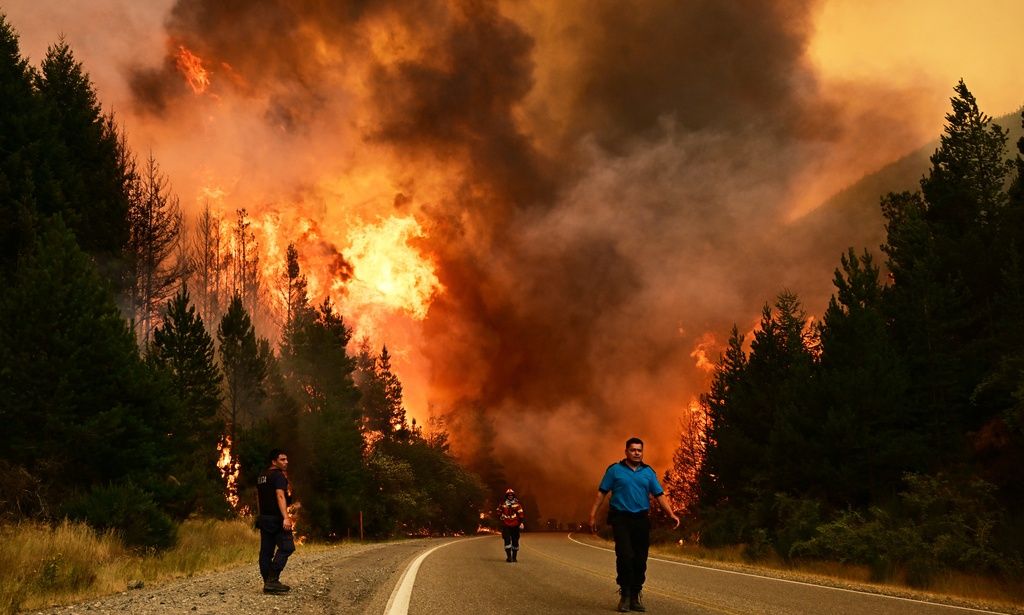 Αργεντινή: Καταστροφικές πυρκαγιές στην Παταγονία – Κοντά σε οικισμούς οι φλόγες – Βίντεο
