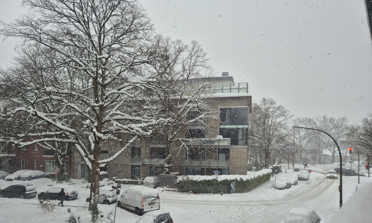 Γερμανία: Χάος σε σιδηρόδρομους και οδικό δίκτυο έφεραν οι χιονοπτώσεις της κακοκαιρίας «Elli»