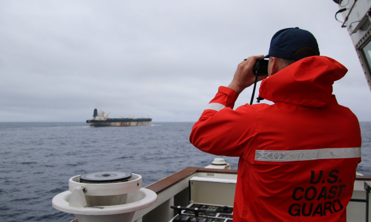 Κατάληψη δεξαμενόπλοιου στον βόρειο Ατλαντικό: Η Ουάσινγκτον απελευθέρωσε δύο Ρώσους πολίτες