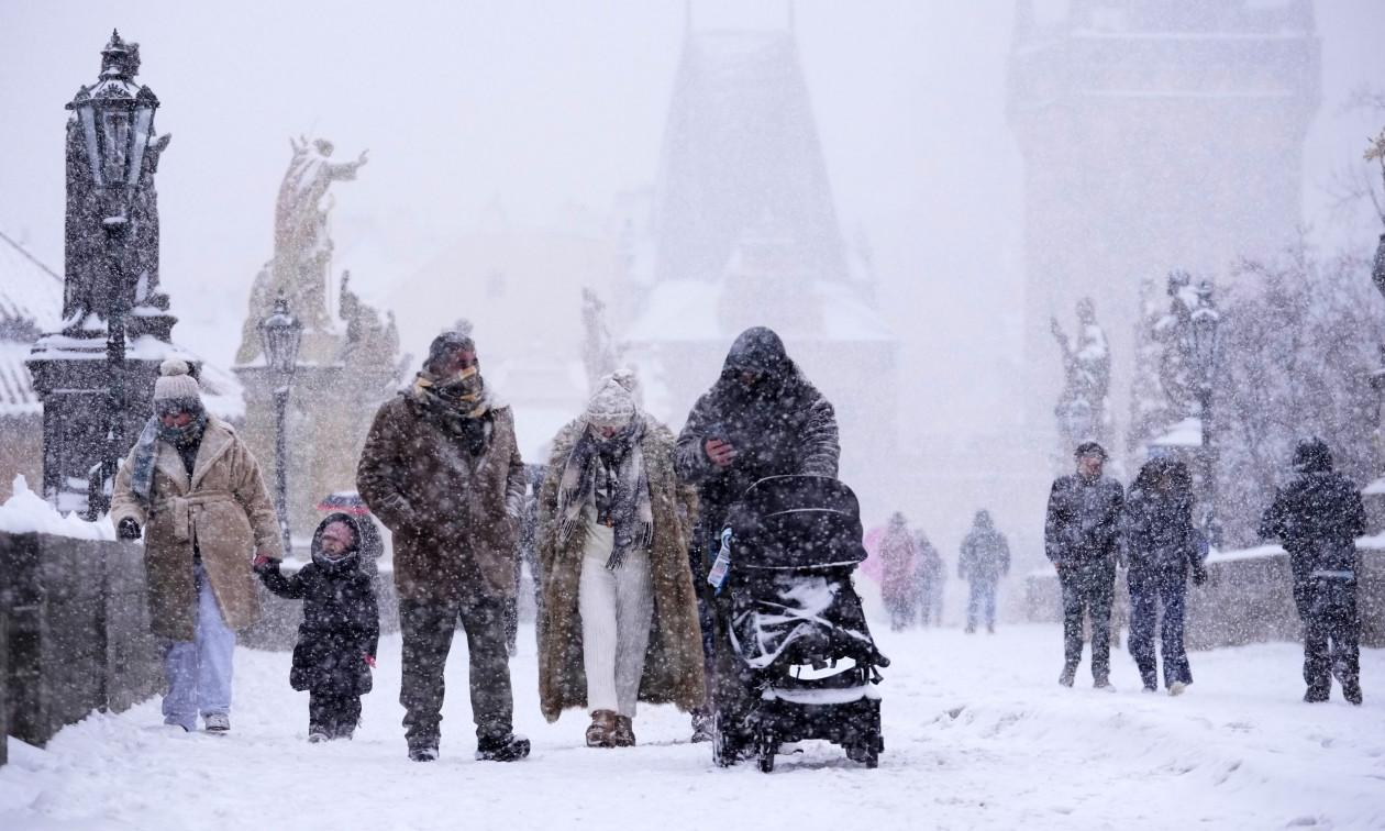 Η καταιγίδα Γκορέτι σάρωσε την Ευρώπη – Χιλιάδες σπίτια χωρίς ρεύμα, ακυρώθηκαν πτήσεις