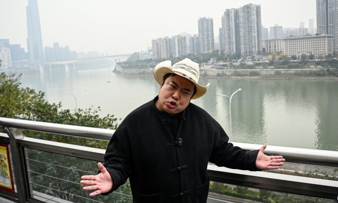 Ποιος είναι ο Ράιαν Τσεν, ο «Κινέζος Τραμπ» που έγινε viral στο TikTok