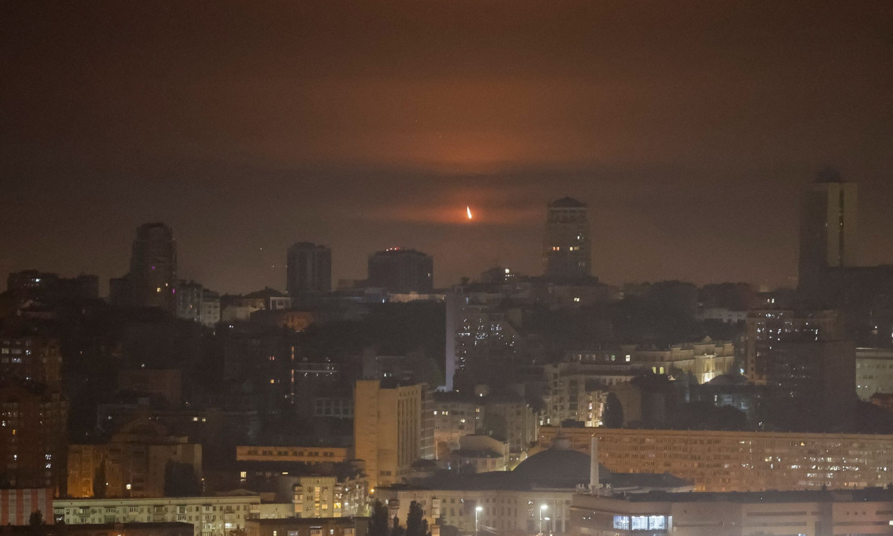 Κίεβο: Να εγκαταλείψουν την πόλη όσοι μπορούν ζητά ο δήμαρχος – Νέες επιθέσεις τώρα από drones