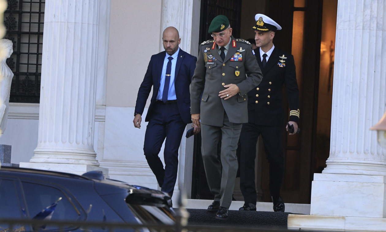 Συνεδρίασε το ΚΥΣΕΑ: Παρατείνονται οι θητείες των Αρχηγών