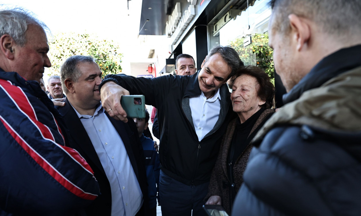 Περιοδεία Μητσοτάκη στο Μοσχάτο – Συνάντηση, συζητήσεις και φωτογραφίες με πολίτες