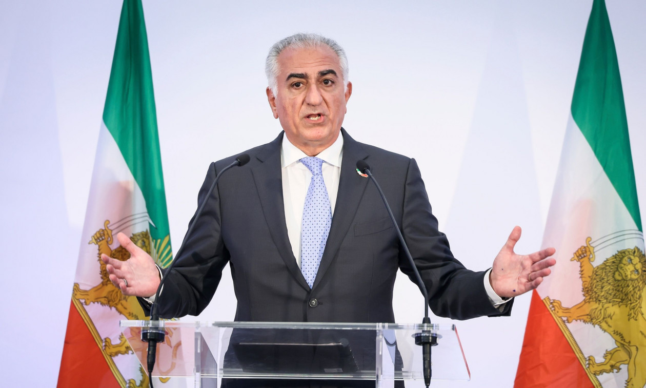 Ιράν: «Ετοιμάζομαι να επιστρέψω» λέει ο γιος του Σάχη – Καλεί τους πολίτες να παραλύσουν το καθεστώς