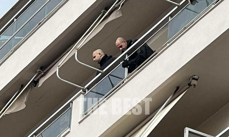 Πάτρα: Οι ισχυροί άνεμοι «ξήλωσαν» τζάμι από μπαλκόνι πέμπτου ορόφου στο κέντρο της πόλης