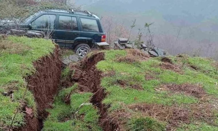 Άρτα: Μεγάλη κατολίσθηση στη Μικροσπηλιά – Έντονη η ανησυχία των κατοίκων