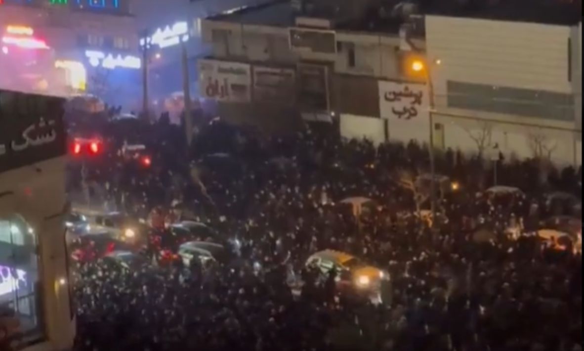 Ιράν – Ο Τραμπ προειδοποιεί το Ιράν: Η βία δεν θα μείνει ατιμώρητη – Πάνω από 200 οι νεκροί