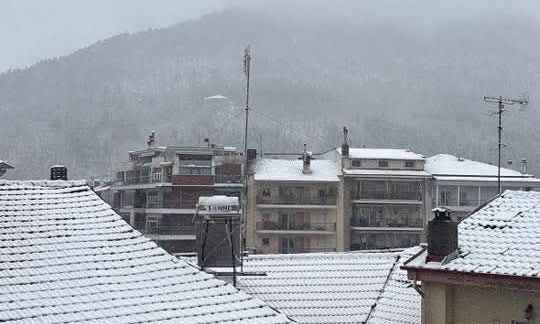 Η Φλώρινα ντύθηκε στα λευκά: Άνοιξαν οι πίστες στο Χιονοδρομικό Βίγλας Πισοδερίου – Βίντεο