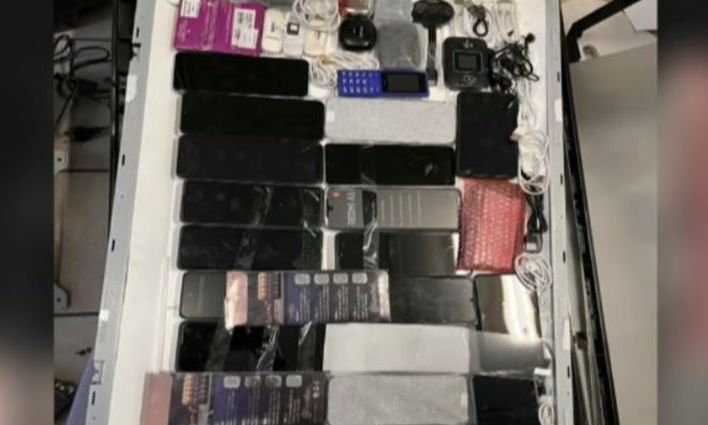 Φυλακές Μαλανδρίνου: «Κατάστημα κινητής τηλεφωνίας» κρυμμένο σε τηλεόραση – Δύο συλλήψεις