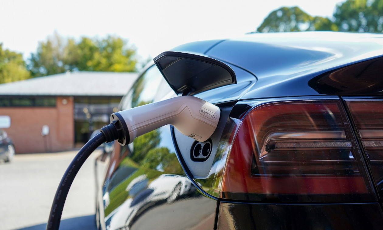 Ηλεκτρικό αυτοκίνητο: Επιδότηση-μαμούθ έως 30.000 ευρώ – Οι δικαιούχοι και τα κριτήρια