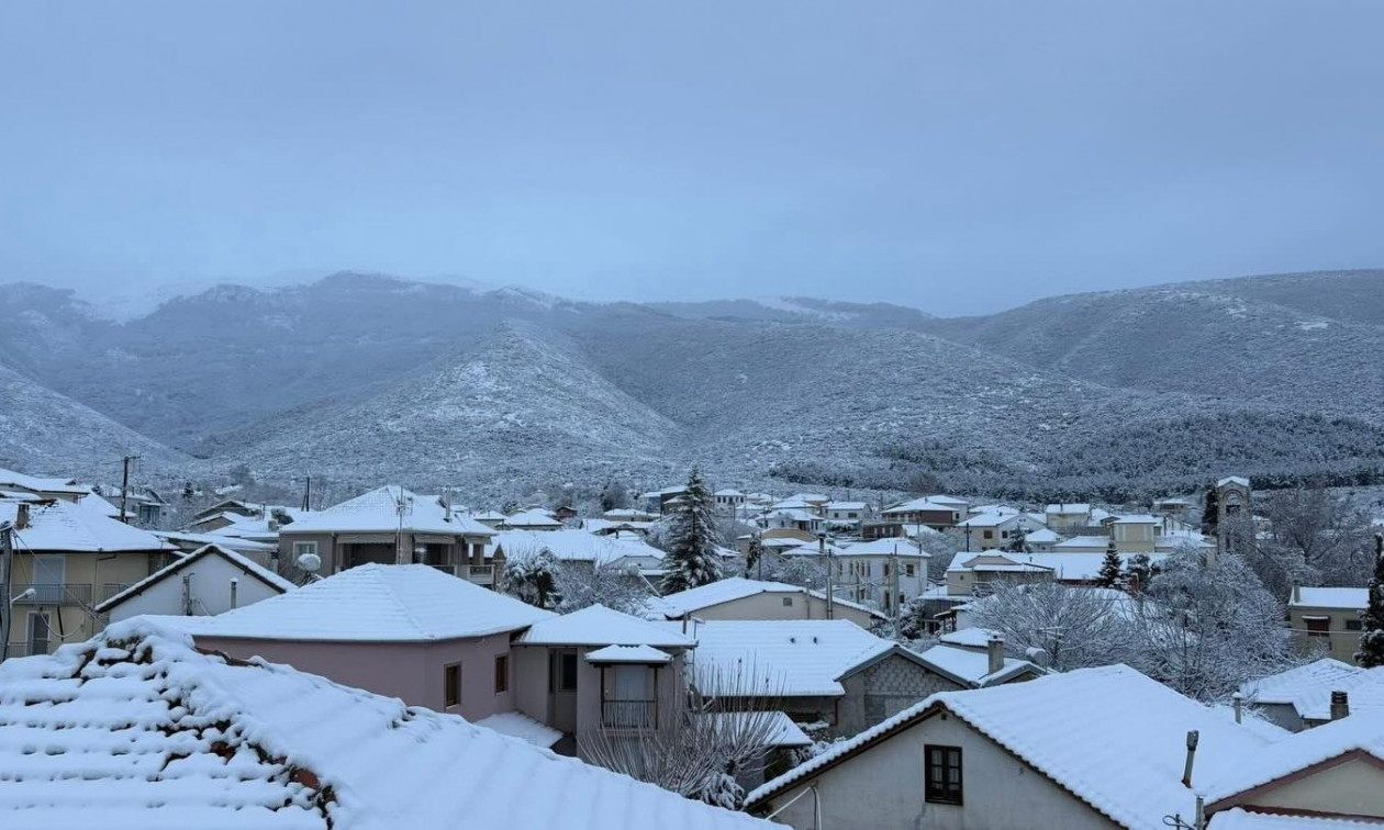 Επελαύνει η κακοκαιρία: Χιόνια σε Ζάκυνθο και Ηλεία – Το έστρωσε στην Πρώτη Σερρών – Βίντεο