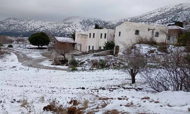 Κακοκαιρία: Μαγεύει το χειμωνιάτικο τοπίο στο οροπέδιο Λασιθίου