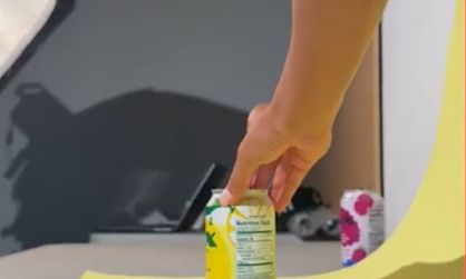 Γυναίκα βγάζει 2.400 δολάρια τη μέρα ως… μοντέλο χεριών