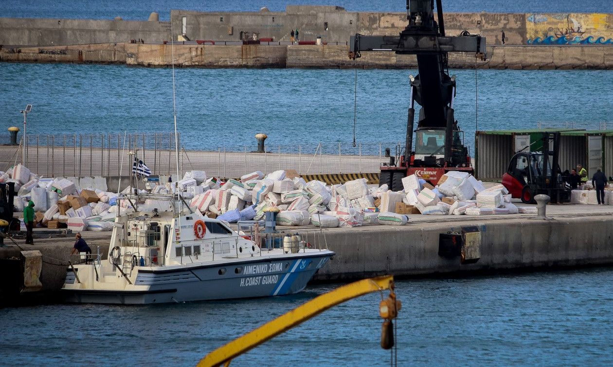 Ατύχημα στο λιμάνι του Ηρακλείου: Ταμπέλα έπεσε στο κεφάλι 48χρονης – Μεταφέρθηκε στο νοσοκομείο