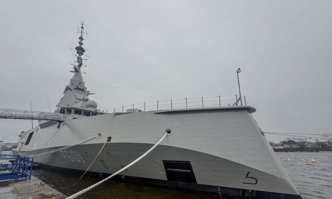 Φρεγάτα «Κίμων»: «Σκίζει» τα κύματα λίγο πριν την άφιξή της στην Ελλάδα – Εντυπωσιακές εικόνες