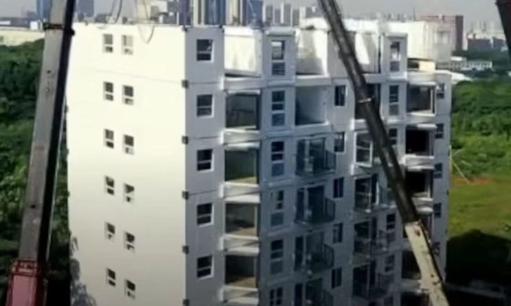 Στην Κίνα «σηκώθηκε» 10όροφο κτίριο-Lego σε μόλις 28 ώρες