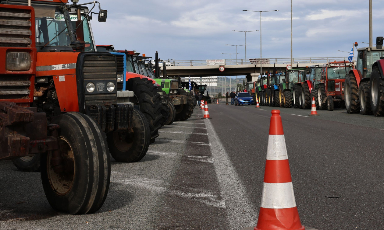 Τη Δευτέρα στο Μαξίμου οι αγρότες – Ανοίγουν τα μπλόκα στις εθνικές οδούς