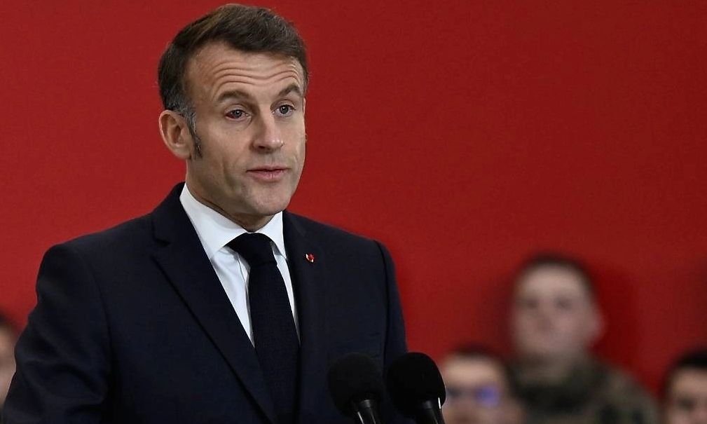 Τι συνέβη στον Μακρόν – Το κόκκινο ματωμένο μάτι του πυροδότησε θεωρίες….
