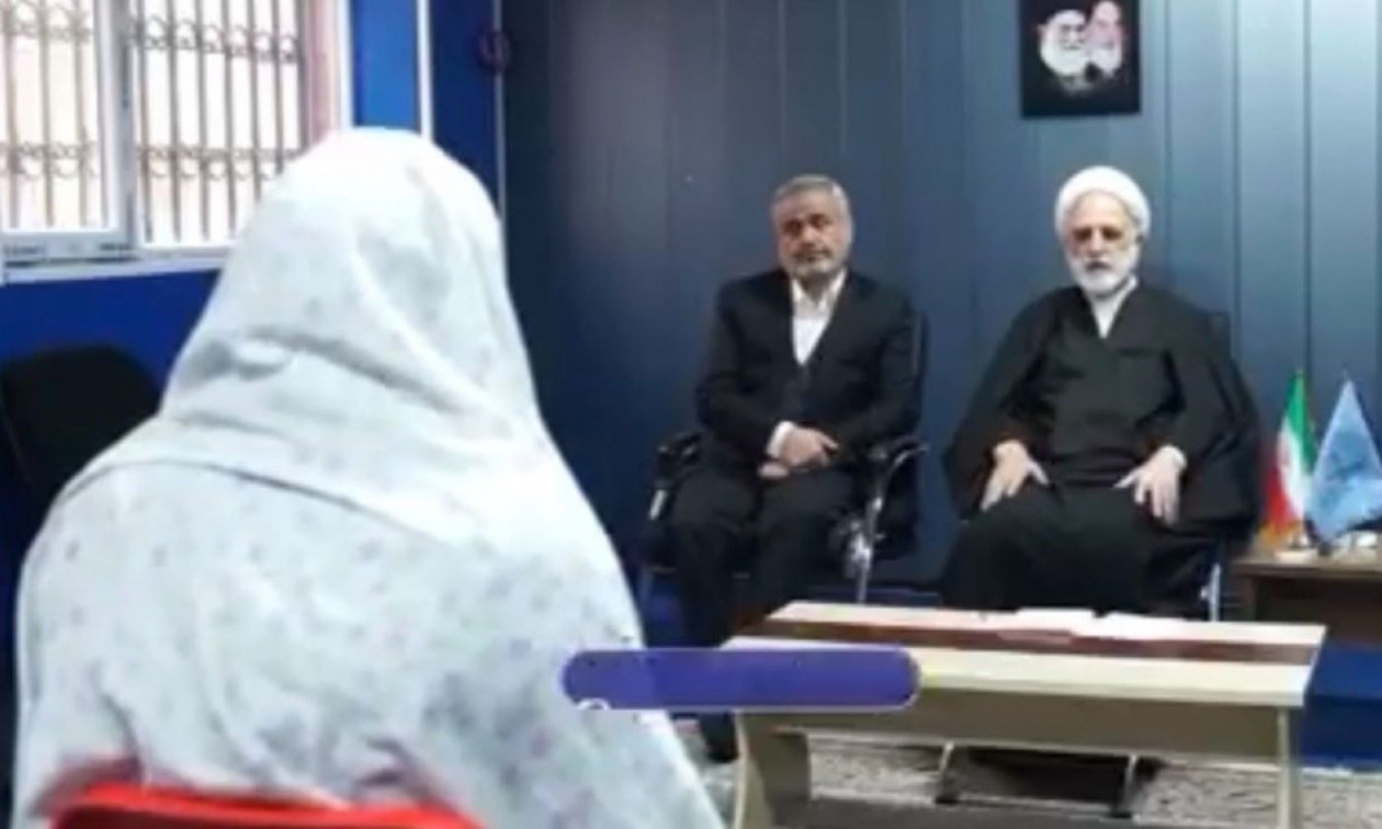 Ιράν: Βίντεο με τον αρχιδικαστή κληρικό να ανακρίνει διαδηλώτρια