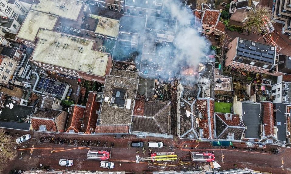 Ολλανδία: Υπό έλεγχο η φωτιά στην Ουτρέχτη μετά από εκρήξεις – 4 τραυματίες, κανέναν αγνοούμενος
