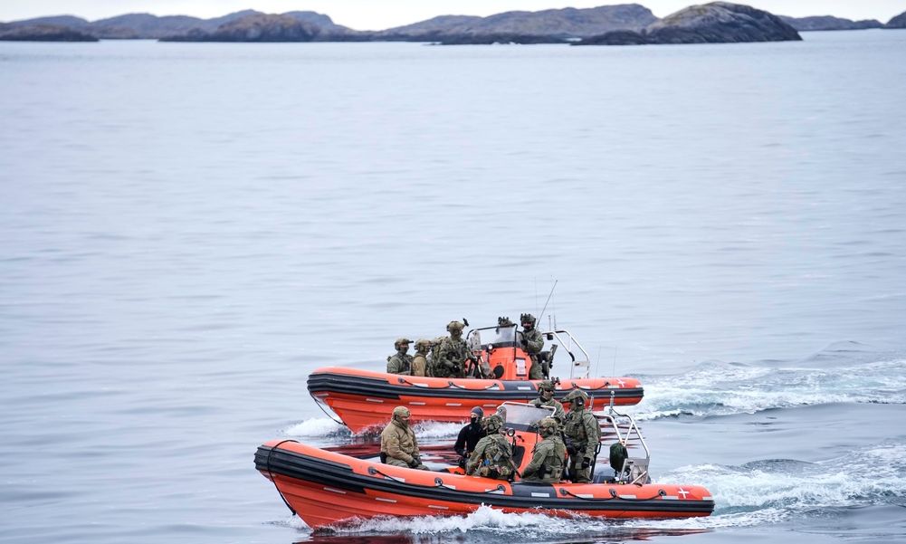 Γροιλανδία: Έφτασαν οι πρώτοι Ευρωπαίοι στρατιώτες – Επιμένει ο Τραμπ