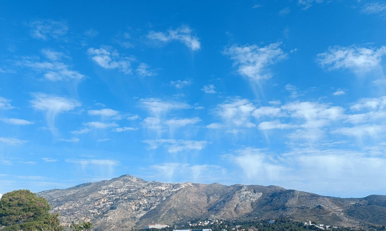 Καιρός: Νέφη Virga στον ουρανό της Αττικής – Το εντυπωσιακό φαινόμενο