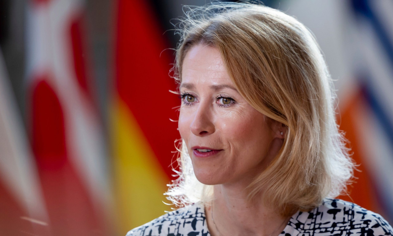 Κάγια Κάλας: «Καιρός…να αρχίσουμε να πίνουμε» – Το πικρό χιούμορ για τις προκλήσεις του πλανήτη