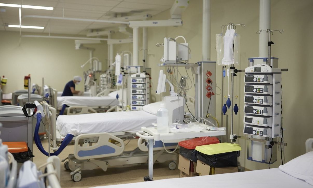 Κρήτη: Στη ΜΕΘ γυναίκα που έπεσε από μπαλκόνι στο Ηράκλειο