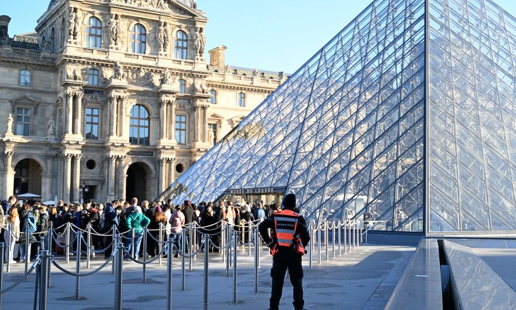 «Δεν έφυγαν από τη Γαλλία» – Άφαντα τα κλοπιμαία από το Λούβρο παρά τις συλλήψεις