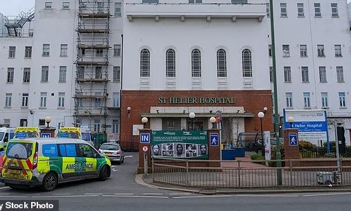 Παράνοια στην Αγγλία: Απολύουν νοσοκόμα γιατί αποκάλεσε… «κύριο» τρανς παιδόφιλο!