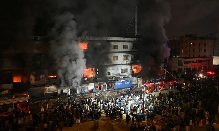 Πακιστάν: 6 νεκροί από πυρκαγιά σε εμπορικό κέντρο – Κάηκαν 1.200 καταστήματα
