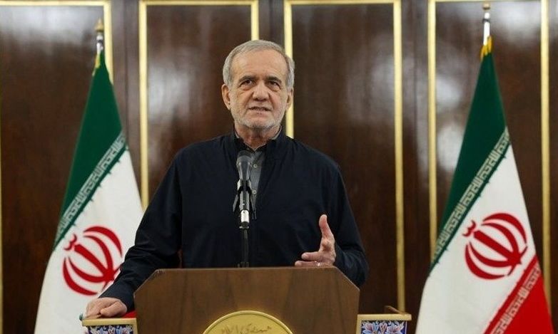 Ιράν: Ο πρόεδρος Πεζεσκιάν απειλεί με «ολοκληρωτικό πόλεμο» αν χτυπηθεί ο Αλί Χαμενεΐ