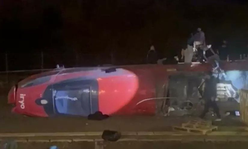 Εκτροχιασμός τρένων στην Ισπανία: Απελπισμένοι επιβάτες, άνοιγαν με σφυριά  πόρτες και παράθυρα