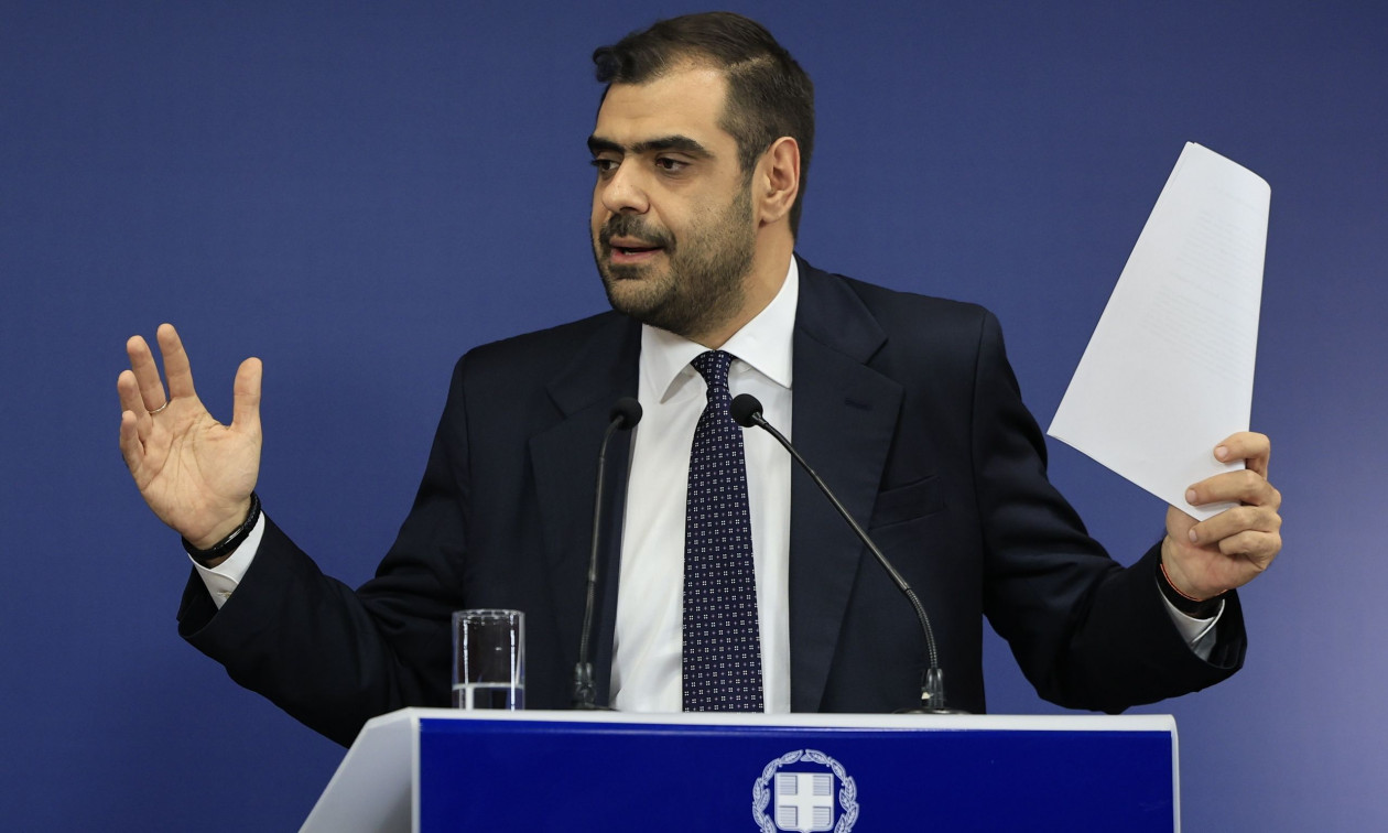 Η ενημέρωση των πολιτικών συντακτών από τον Παύλο Μαρινάκη – LIVE