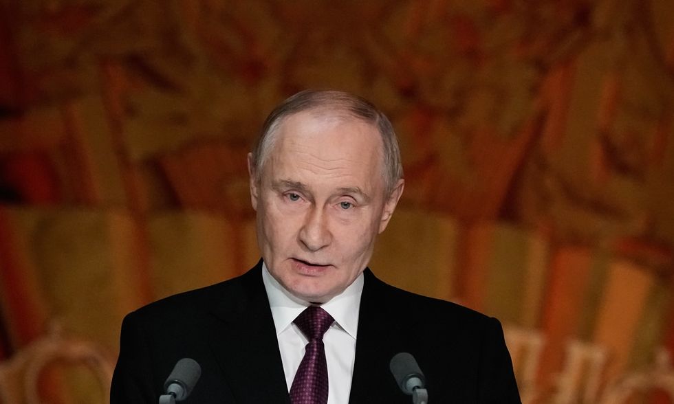 Κρεμλίνο: O Πούτιν μπήκε σε τρύπα πάγου για τα Θεοφάνια