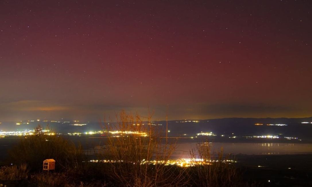 Μοναδικές εικόνες: Το Βόρειο Σέλας «φώτισε» την Ελλάδα – Μοβ ο ουρανός σε Κέρκυρα και Χορτιάτη